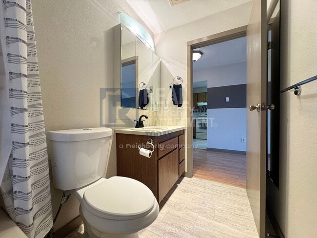 Building Photo - Charming 2 Bedroom Home with Large Yard & Garage!