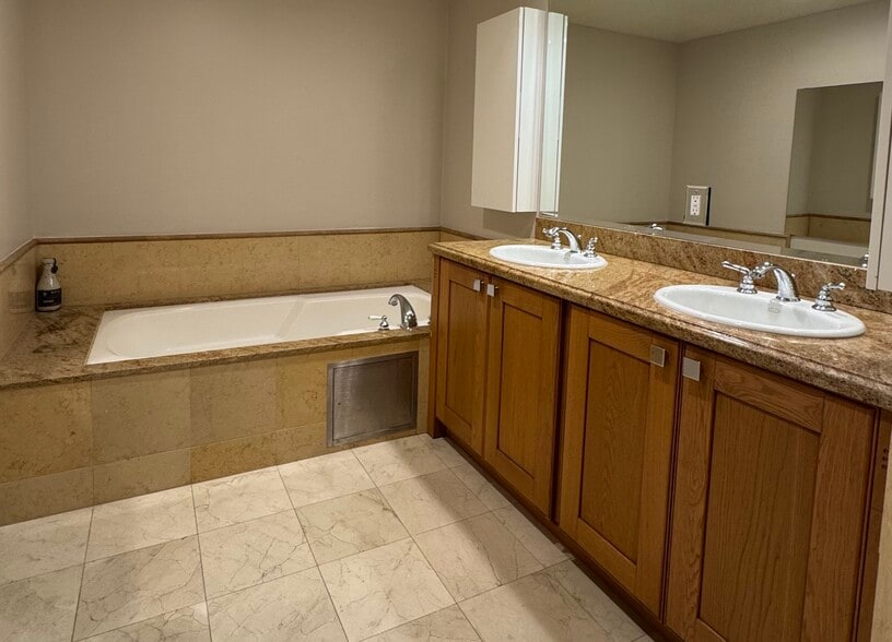 Building Photo - 2101 S Beverly Glen Blvd