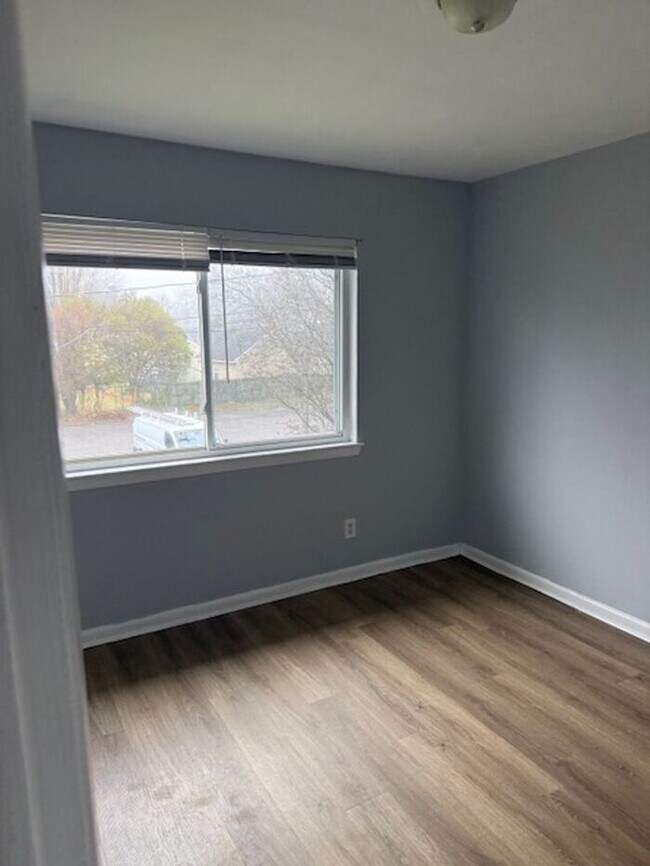 Building Photo - An Adorable two bedroom is move in ready!