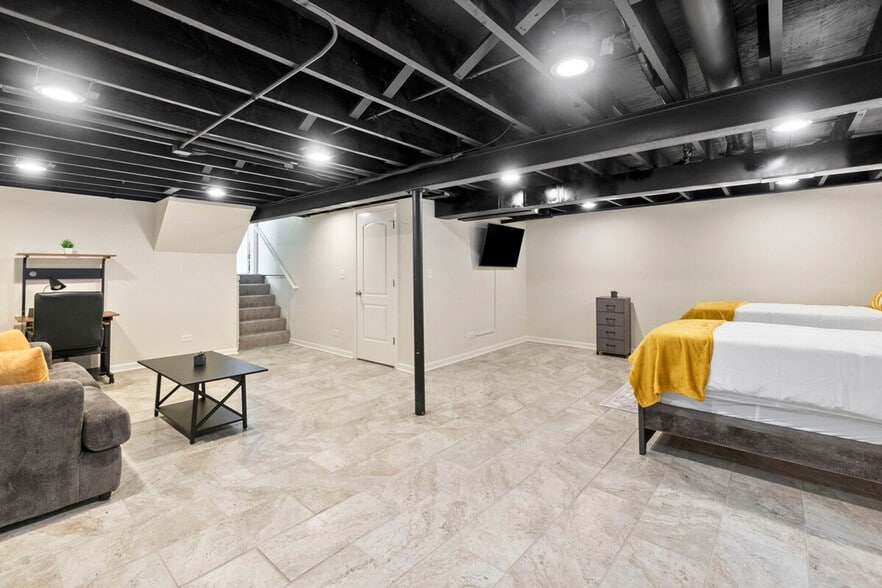 Building Photo - 623 Quail Run Rd