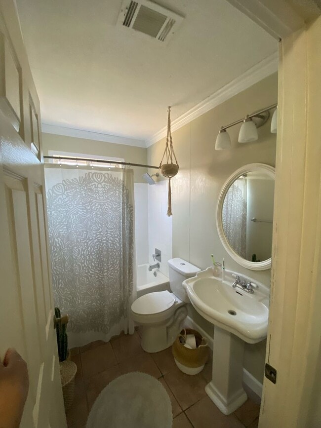 Building Photo - Contact Peggy 501 676 1758