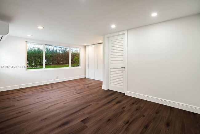 Building Photo - 669 S Mashta Dr