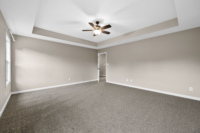 Building Photo - Pet Friendly Four Bedroom with Bonus!