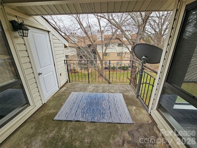 Building Photo - 4811 Spring Lake Dr