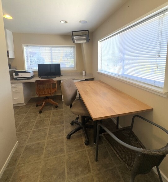 Building Photo - 800 Lincoln Ave