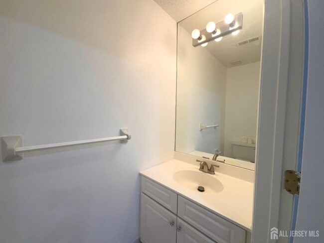 Building Photo - 207 Prestwick Way