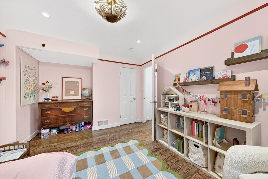 Building Photo - 2618 Meade St