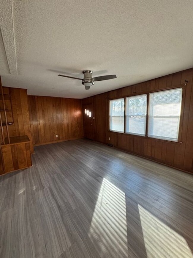 Building Photo - 123 Bear Creek Rd