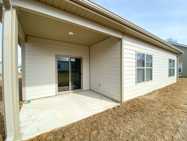 Building Photo - 135 Driftwood Lp