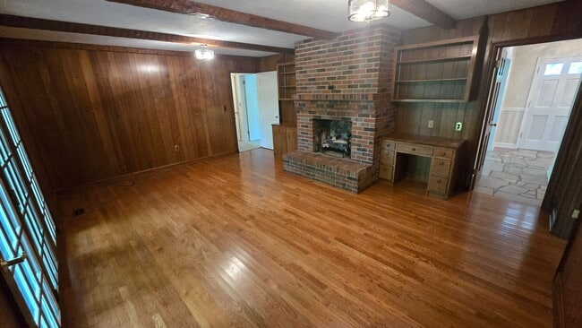 Building Photo - 4 Bed/2.5 Bath Brick Home - Kingsport TN