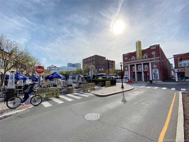 Building Photo - 444 Bedford St