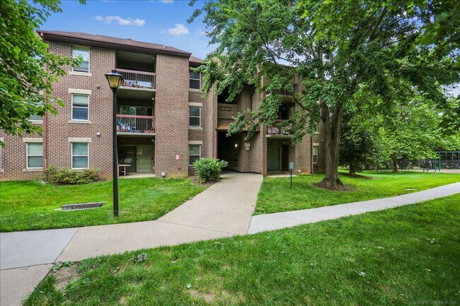 Building Photo - Ground Level Condo in Gaithersburg - 1 bed, 1 bath