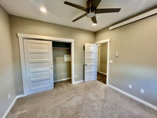 Building Photo - 5683 Sunstone Pl