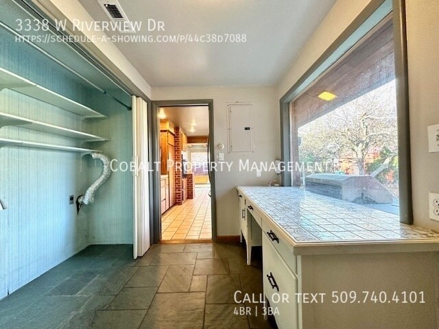 Building Photo - 3338 W Riverview Dr