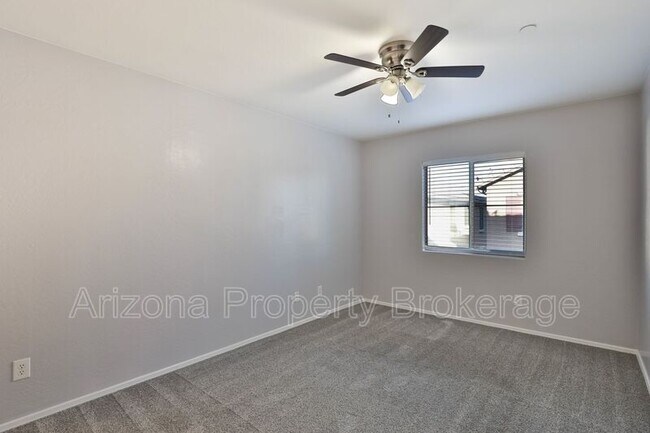 Building Photo - 3879 E Santa Fe Ln