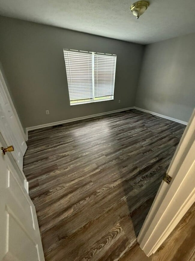 Building Photo - 1721 Sparrow Ln