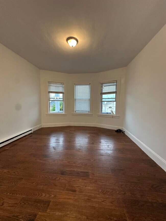Building Photo - 173 Corabelle Ave