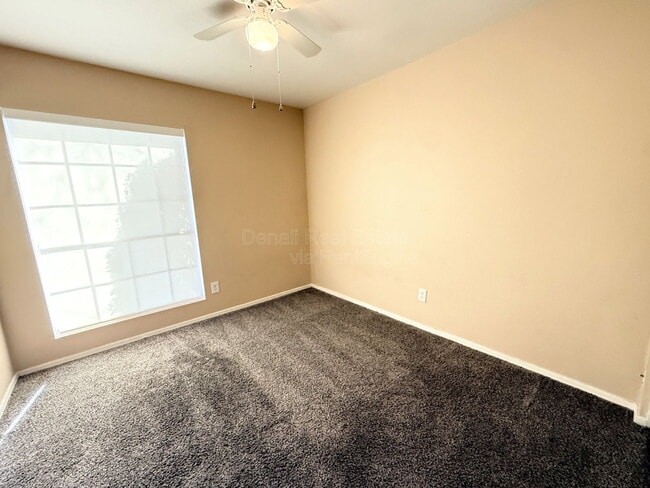 Building Photo - 509 W Ensueno Ct