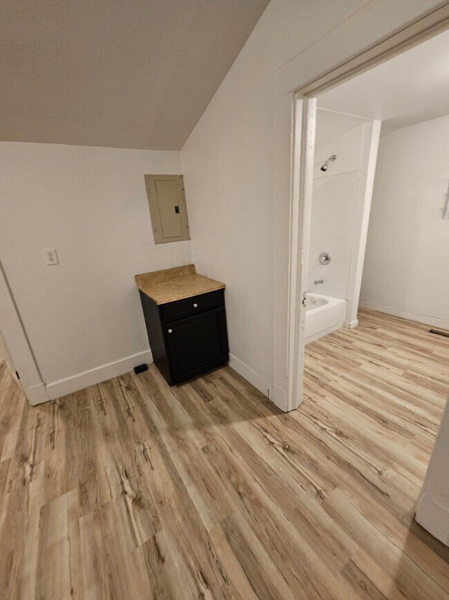 Building Photo - 1206 W 25th St