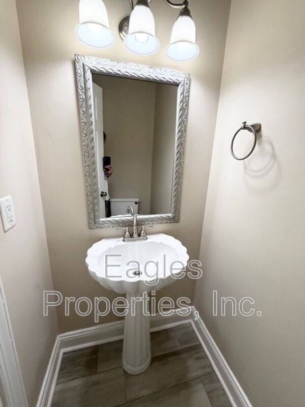Building Photo - 242 N Marion Dr