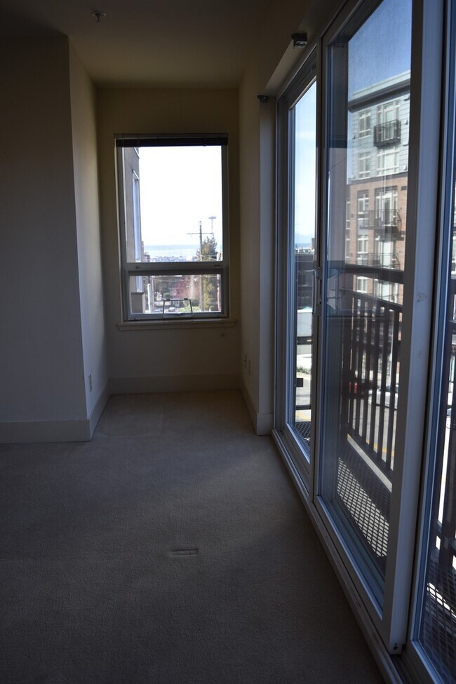 Building Photo - Capitol Hill 1BR/1BA with Stunning City Views
