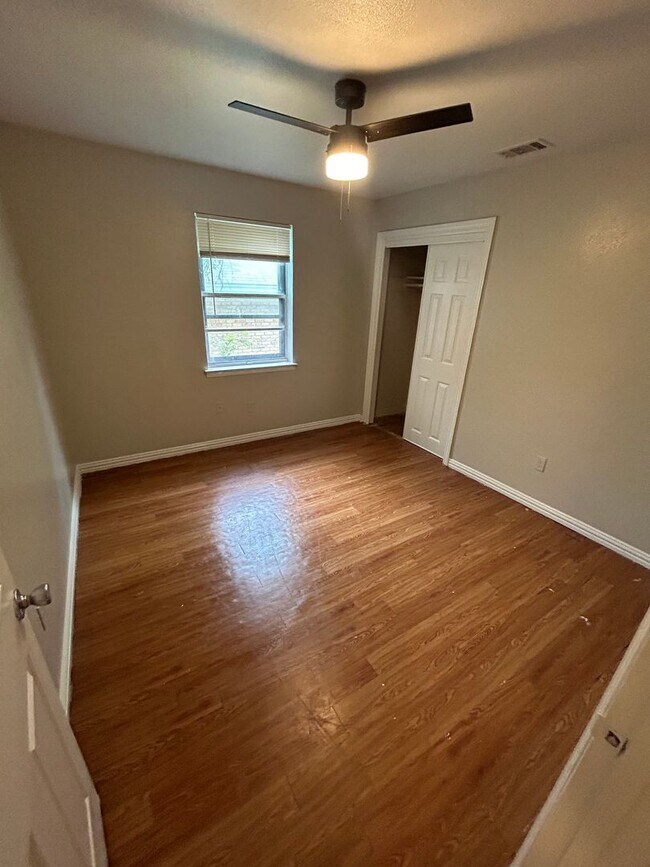 Building Photo - 2211 Granada Dr