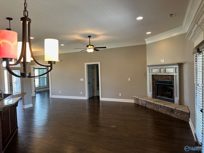 Building Photo - 111 Canyon Dr