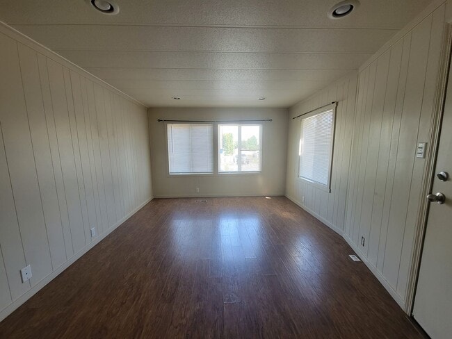 Building Photo - Comfortable Richland Home with Large Yard ...