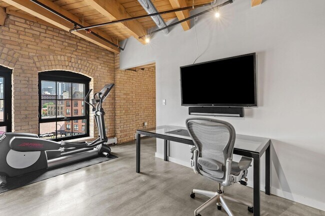 Building Photo - 404 N Washington Ave