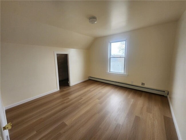 Building Photo - 37 Forest Ave