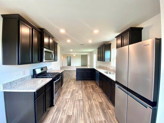 Building Photo - Brand new 4 bedroom, 2 bath home in the Pr...