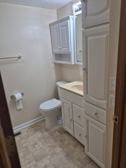 Bathroom - 1451 Alden Ave SW