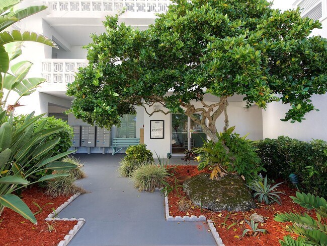 Building Photo - 4800 Ocean Beach Blvd