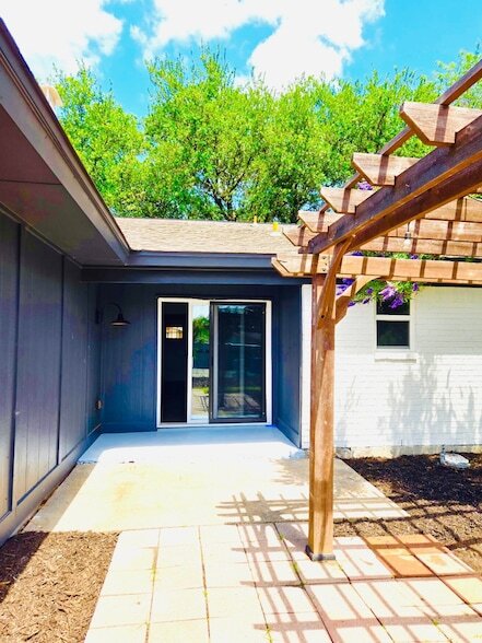 Building Photo - 526 Doral Pl