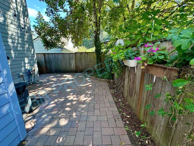 Building Photo - Locating occupants for the property owner! Charming 3-Bedroom Retreat with 2.5 Baths and Spacious...