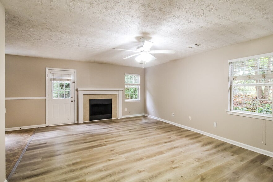 Building Photo - 4385 Bradley Dr SW