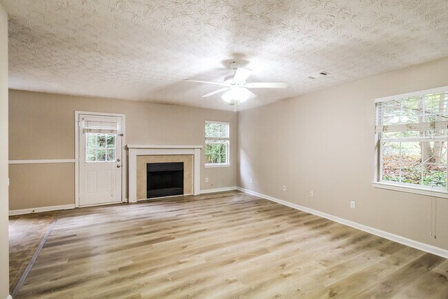 Building Photo - 4385 Bradley Dr SW