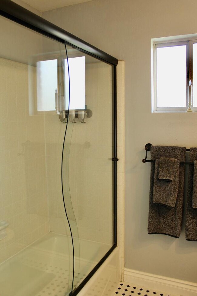 Building Photo - 2041 E Gary Cir