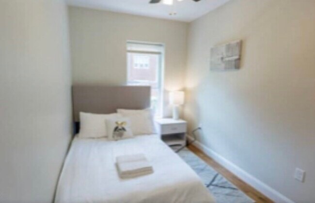 Building Photo - 100 Tyler St