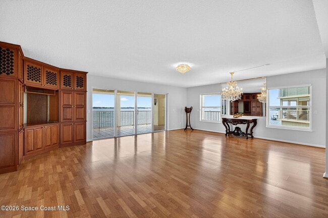 Building Photo - 102 Riverside Dr