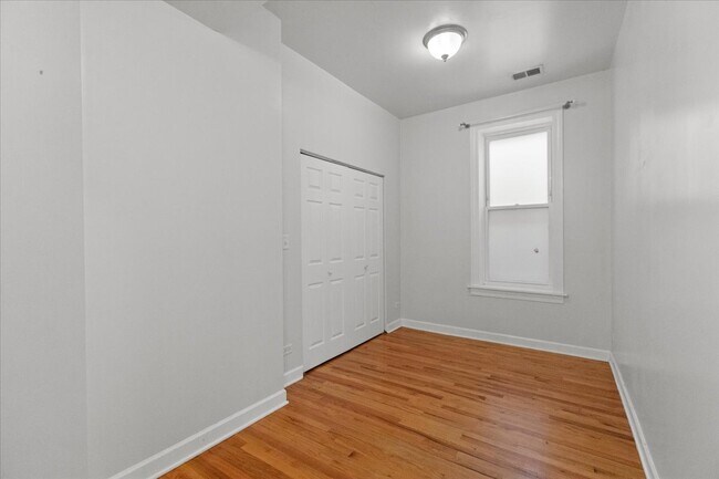 Building Photo - 2254 W Adams St