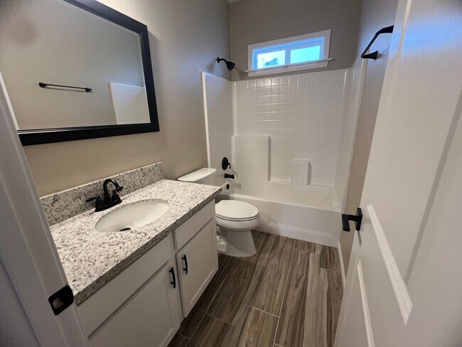 Building Photo - 3 Bedroom Home Located in El Camino Village PETS OK