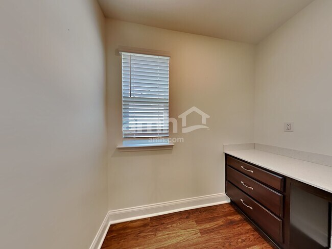 Building Photo - 308 West St