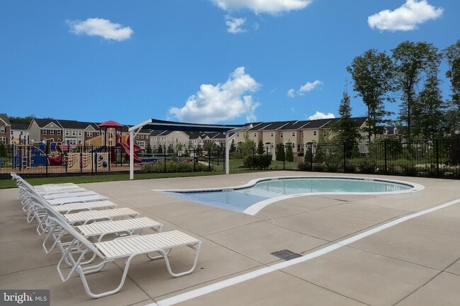 Building Photo - 7530 Stonehouse Run Dr