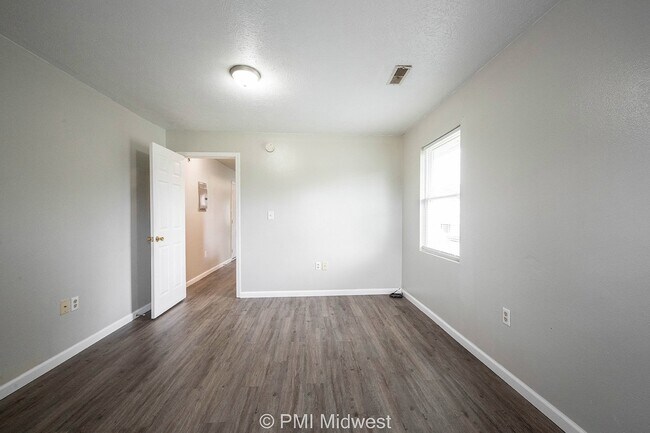 Building Photo - Cozy 2 Bed Apartment in Indianapolis with ...