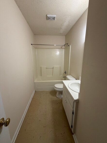 Building Photo - 2139 Barefoot Park Ln SW