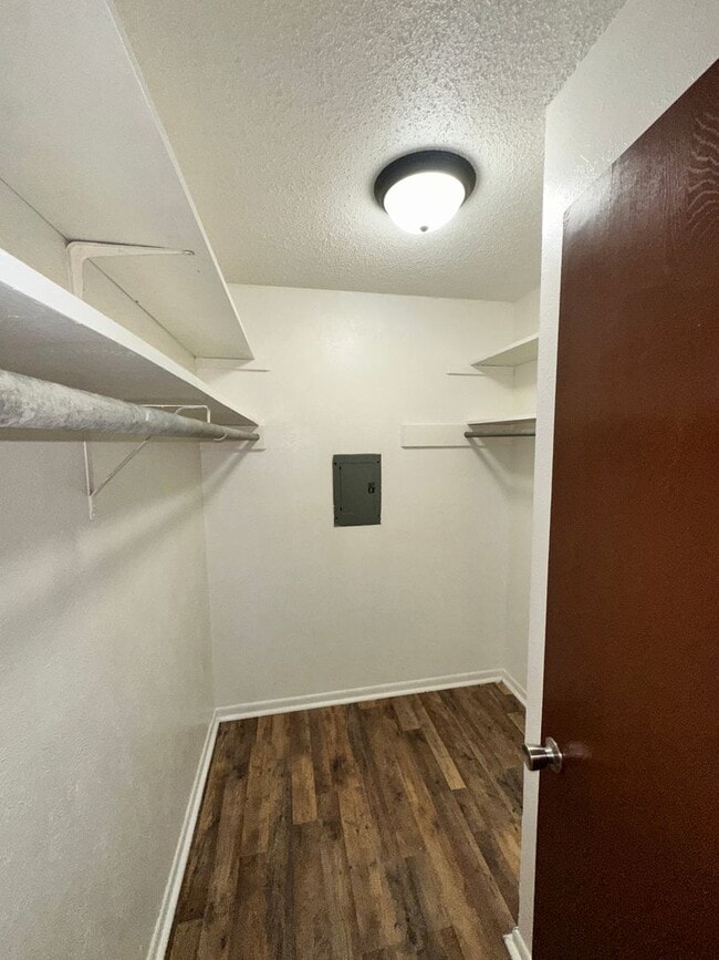 Building Photo - Bundrant Apartments