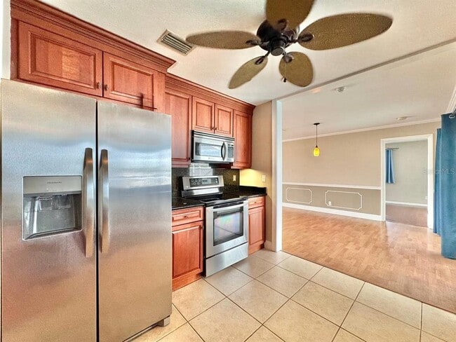 Building Photo - 6316 Lake Sunrise Dr