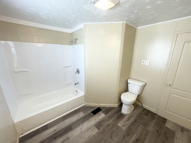 Building Photo - 4 bedroom HUGE attached, 2-car garage/workshop combo (has electricity