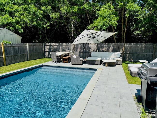 Building Photo - 10 Cedar Ave